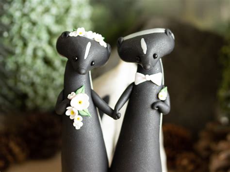 Skunk Wedding Cake Topper - Skunk Sculpture by Bonjour Poupette