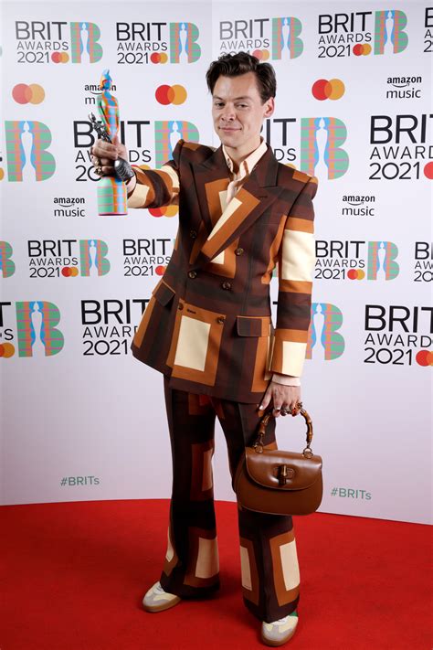 Harry Styles Brought Retro Suiting to the Brit Awards | Vogue