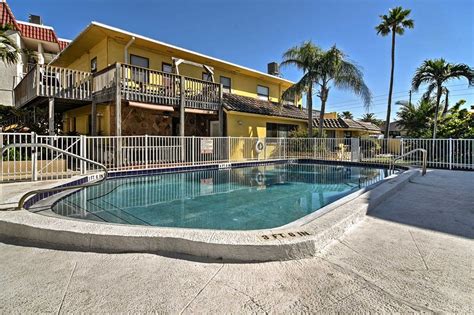 Breezy Belleair Beach Condo - 12 Steps to Shore! UPDATED 2020 ...