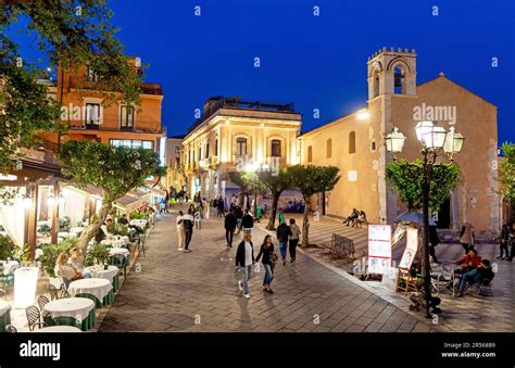 Central Taormina At Night Sicily Stock Photo - Alamy