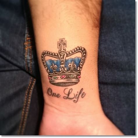 60 Wonderful Crown Tattoos For Your Writs