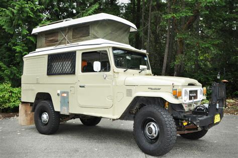 CAFÉ RACER 76: 1982 TOYOTA LAND CRUISER FJ45 TROOPY