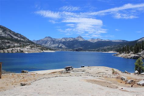 Florence Lake in the Sierra Nevada, my favorite place to camp. [OC ...