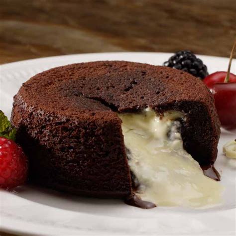 Molten White Chocolate Lava Cake (4pcs) - Steak Shop