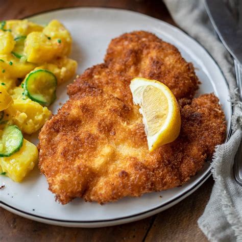 15-Minute Chicken Schnitzel Recipe {Truly Crispy} - The Big Man's World