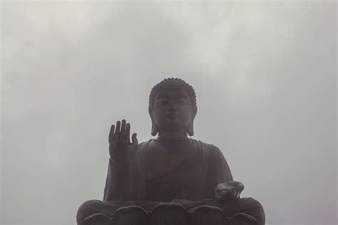 sending postcards: Tian Tan Buddha