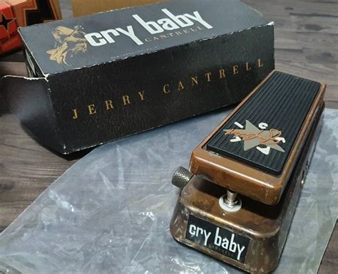 Dunlop Jerry Cantrell Signature CryBaby Wah Pedal, Hobbies & Toys ...