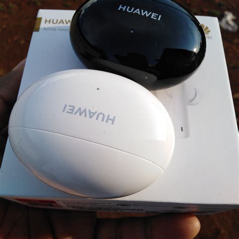 Huawei freebuds 4i Black and white - HUAWEI Community