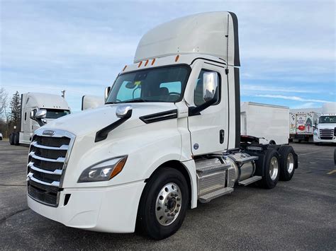 Freightliner Cascadia 126 Tandem Axle Day Cab Tractor - BTL