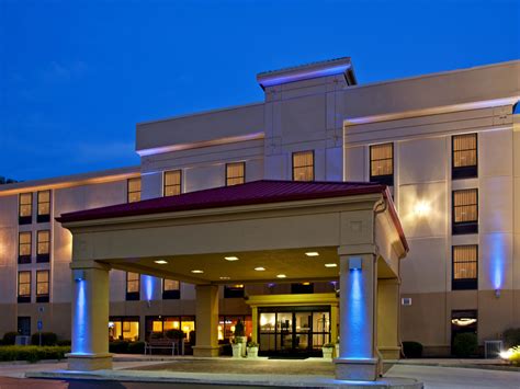 Pet-Friendly Hotel Near Lucas Oil Stadium | Holiday Inn Express ...