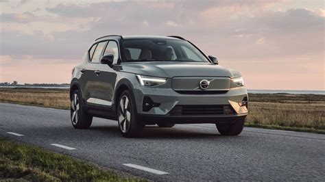 Preview: 2023 Volvo XC40 arrives with new look, fully electrified ...