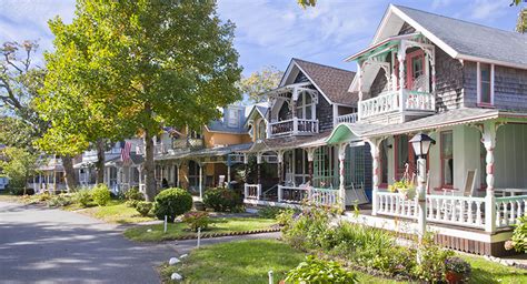 What's the Story behind the Gingerbread Houses on Martha's Vineyard?