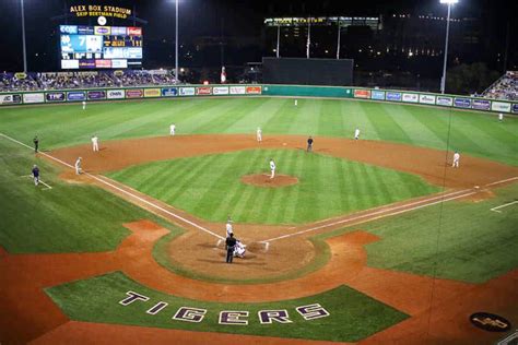 Lsu Baseball Stadium : Lsu Coach Paul Mainieri Is Optimistic Baseball ...