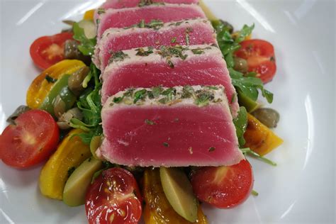 Herb Seared Tuna Salad - Anova