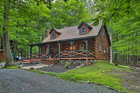 Pocono Log Cabin w/Fireplace, Fire Pits, Amenities - Alquileres de ...