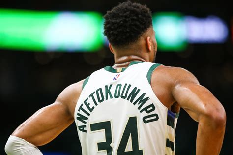 Milwaukee Bucks: How Tall Is Giannis Antetokounmpo?