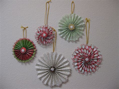 30 Beautiful Paper Christmas Decorations Ideas - Decoration Love