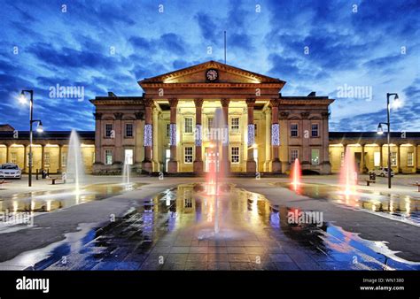 Huddersfield train Station Stock Photo - Alamy