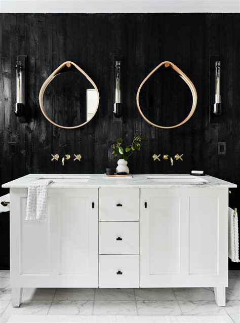 20 Stunning Black & White Bathrooms That Are Always Stylish