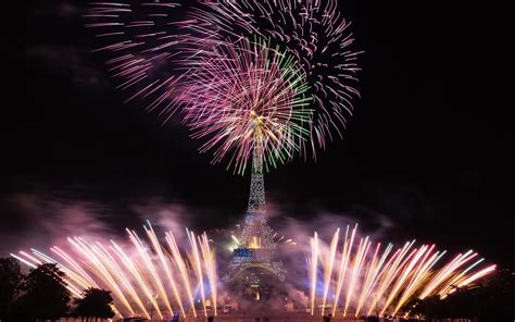 Revivez en images le feu d'artifice du 14-Juillet - Ville de Paris