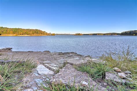 Cozy Cabin w/ Hot Tub - 4 Mi to Broken Bow Lake! | Evolve