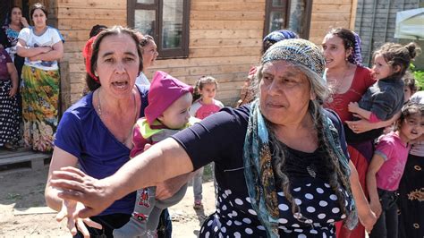 Hundreds of gypsies flee Russian region fearing retaliation after one ...