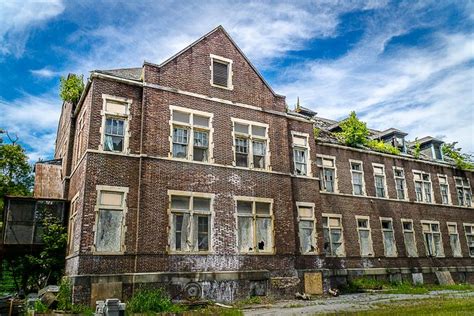 Abandoned and haunted Pennhurst Asylum | House styles, Mansions, Asylum