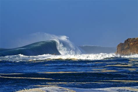 Portugal Nazare Canyon - How Portugal S Nazare Canyon Creates The World ...