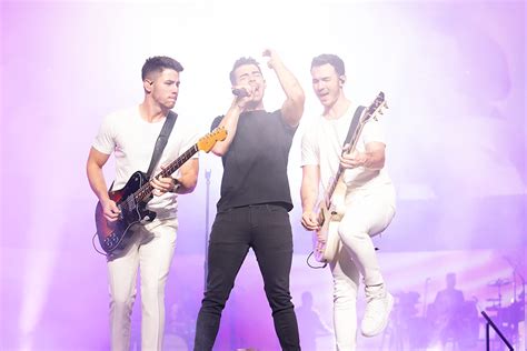 Review: ‘Happiness Continues’ brings Jonas Brothers concert to homes ...