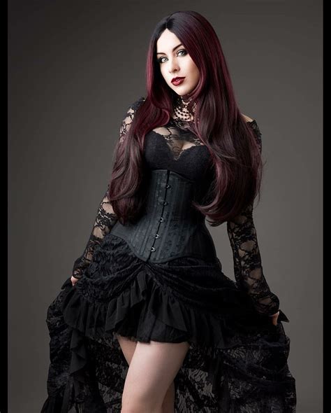 #gothic #goth #dark #fashion #dress #corset #victorian | Gothic meisjes ...