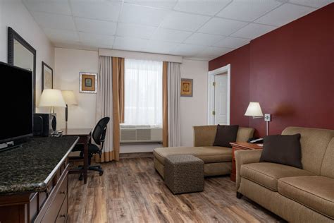 Ramada by Wyndham Albert Lea | Albert Lea, MN Hotels