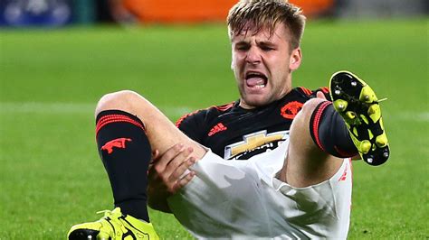 Man United’s Shaw sustains serious leg injury