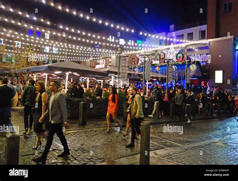 Liverpool, UK. 31st Dec, 2017. Partygoers in Concert Square, Liverpool ...