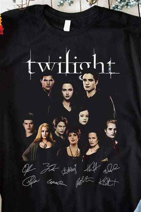 The Twilight Saga Cast Full Signed Edward Cullen Bella Swan Shirt - Wenigos