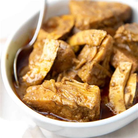 Sri Lankan Jackfruit Curry (Polos Curry) - The Flavor Bender