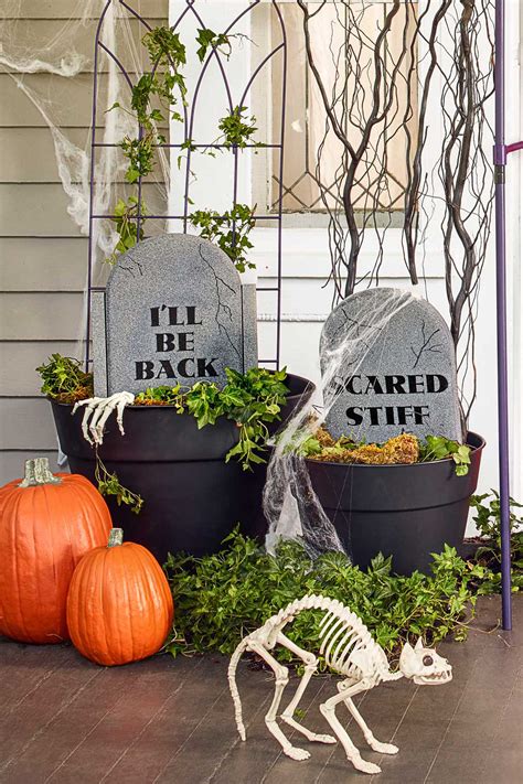 30+ Scary Outdoor Halloween Decorations - Best Yard and Porch Halloween ...