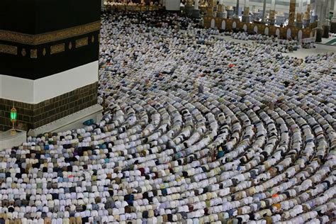 Night prayer at Masjid al-Haram in Mecca - Anadolu Ajansı