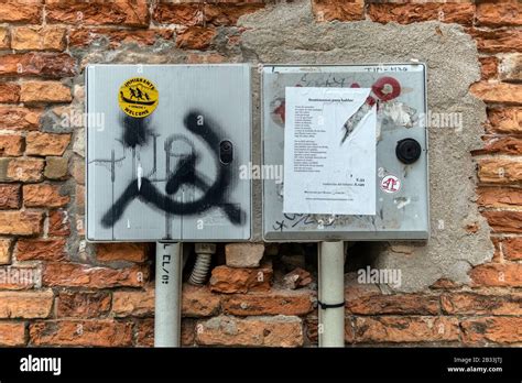 Hammer and sickle symbol hi-res stock photography and images - Alamy