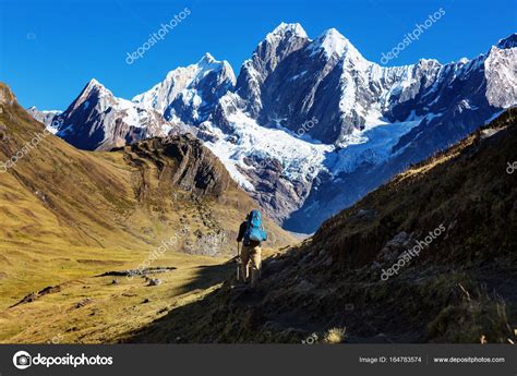 Hiking scene in Cordillera mountains Stock Photo by ©kamchatka 164783574