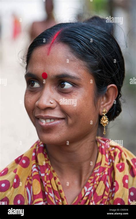 A Hindu woman with a red dot, or bindi, on her forehead at Santipur ...