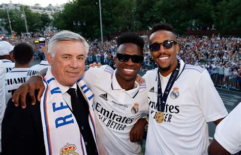 How Real Madrid celebrated: Ancelotti singing, Marcelo farewell, fans ...