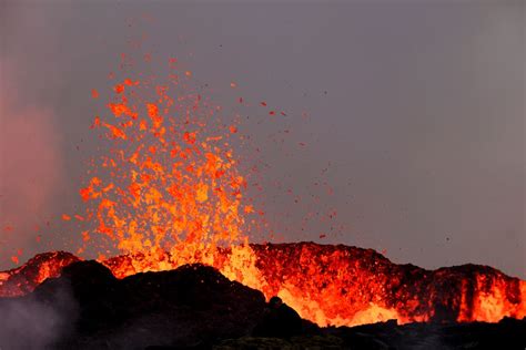 Volcano erupts near Iceland’s capital | Volcanoes News | Al Jazeera