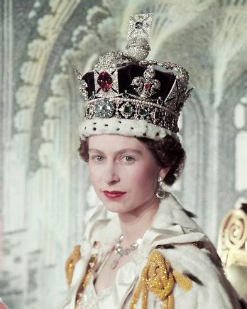 File:Queen Elizabeth II on her Coronation Day (close crop).jpg ...