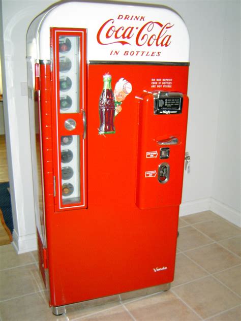 1950s Coca Cola Vendo 81 Bottle Vending Coke Machine | Coke machine ...