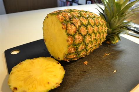 regal me: How To: Pineapple Carving