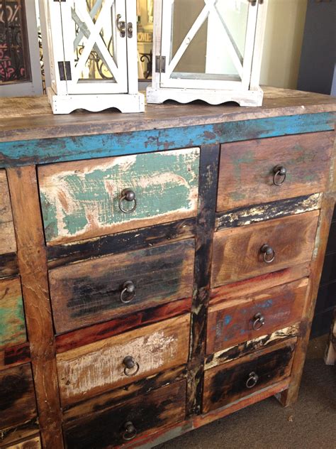 30+ Pictures Of Distressed Furniture - DECOOMO