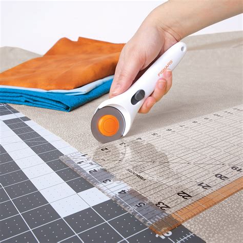 Fiskars Crafts 95237097J Rotary Sewing Cutting Set 3 Piece Grey cisne ...