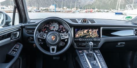 Porsche Macan Interior & Infotainment | carwow