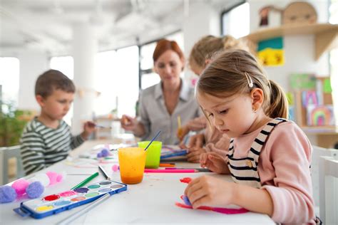 « Il fait 11,5°C dans les classes » : une école maternelle à Paris en ...