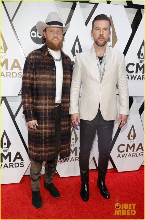 Photo: tj osborne kisses boyfriend avi at cmas 05 | Photo 4658107 ...